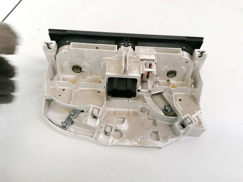 1J0820045G Volkswagen Passat 1998 Climate Control Panel (heater control switches) - Thumbnail 2
