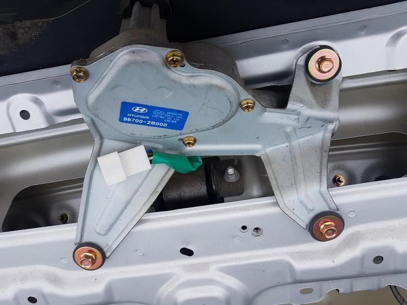 987002B000 Hyundai Santa Fe 2006 Galinio lango valytuvu varikliukas G.