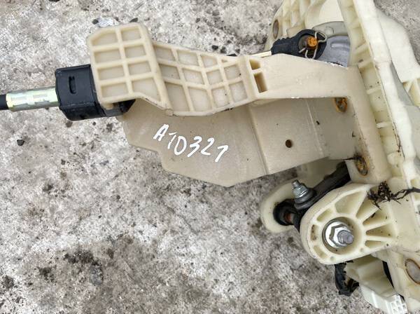 467002EXXX Hyundai Tucson 2006 Gearshift Lever Automatic (GEAR SELECTOR UNIT) - Thumbnail 2