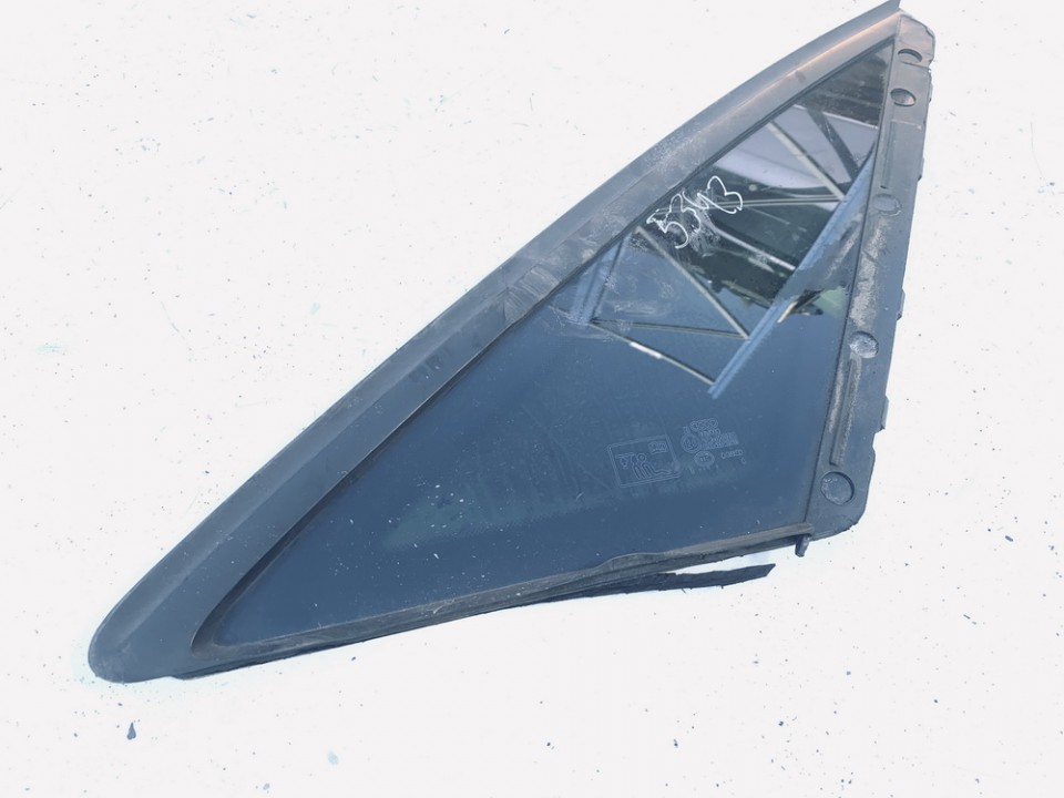 Audi A8 2013 Takasivuikkuna  - TAKANA OIKEALLA