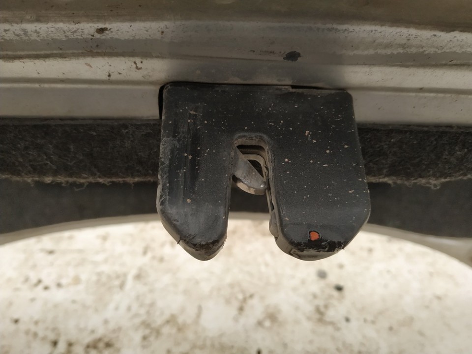 Audi A4 1995 Zamek tylnej klapy - TYLNE