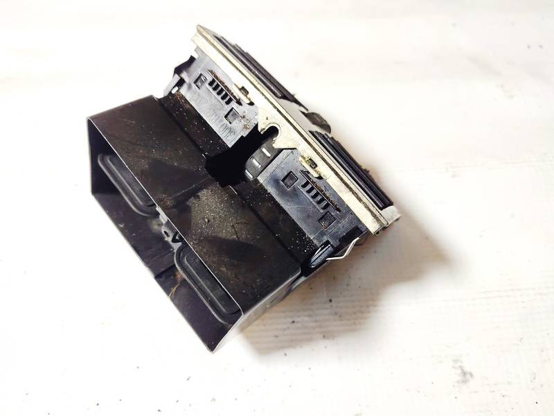 3U0819203 Skoda Superb 2005 Rejilla Aireadora - 
Moldura protectora de la rejilla de ventilación lateral del panel - Thumbnail 3