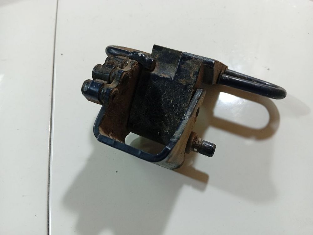 8E0831412B Audi A3 2003 Door Hinge - FRONT