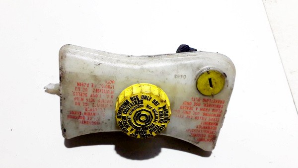 320670094 Volkswagen Passat 2002 Brake Master Cylinder Reservoir
