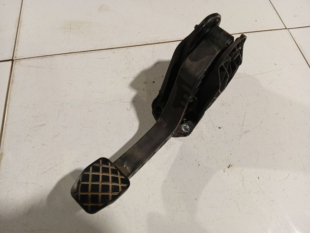 1K1721059CJ Volkswagen Golf 2005 Pedał sprzęgła