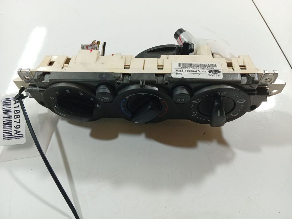 P69607324505261363 Ford Focus 2005 Climate Control Panel (heater control switches)