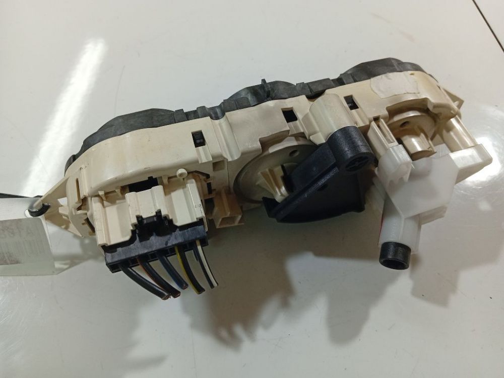 P69607324505261363 Ford Focus 2005 Climate Control Panel (heater control switches) - Thumbnail 3