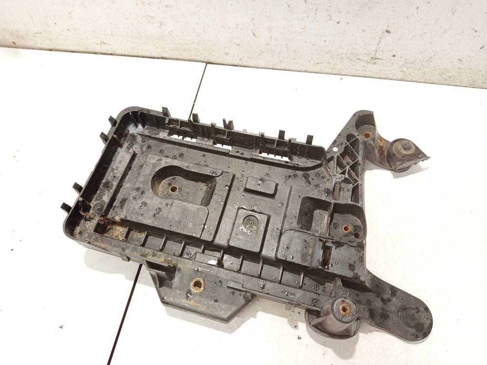 1K0915333 Volkswagen Golf 2004 Obudowa baterii - akumulatora
