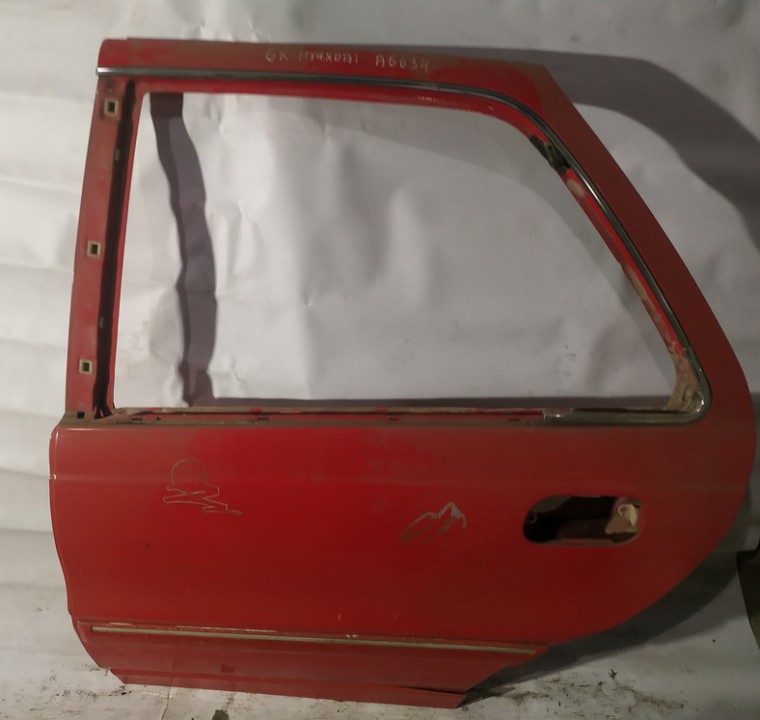 RAUDONOS Hyundai Lantra 1994 Durys G.K.