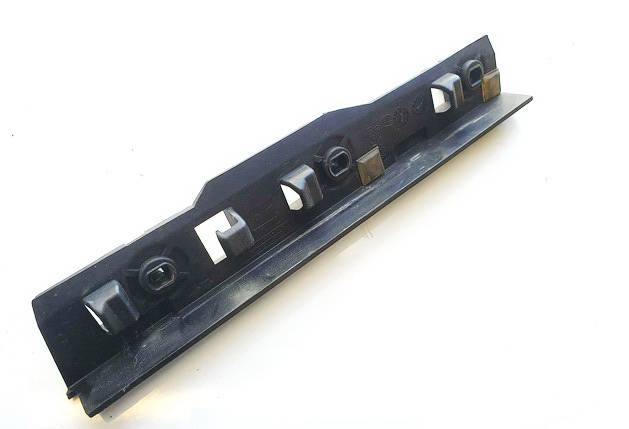 4G8807890 Audi A7 2010 Puskurin kiinnike - TAKANA OIKEALLA