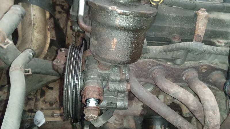 Toyota Yaris 1999 Pump assembly - Power steering pump - Thumbnail 2