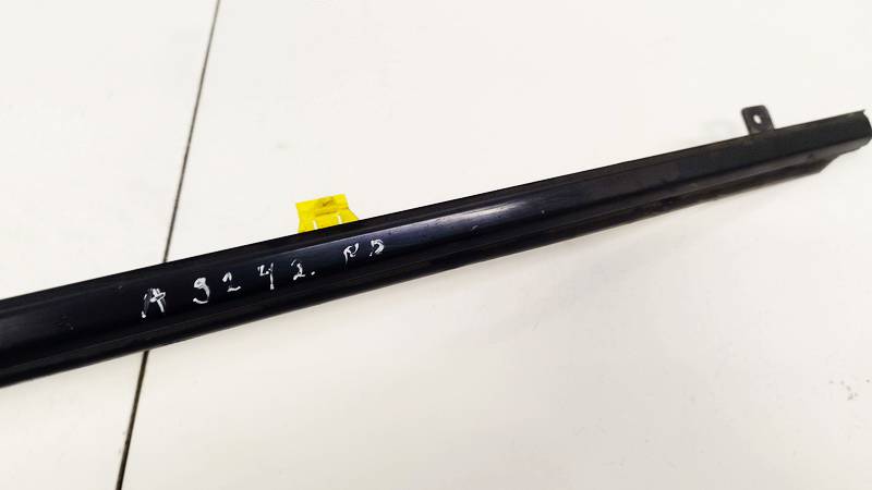 Volkswagen Passat 1997 Glass Trim Molding-weatherstripping - FRONT RIGHT - Thumbnail 2