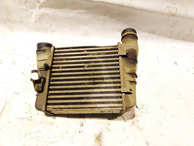 8E0145805AA Audi A4 2005 Ahtimen välijäähdytin