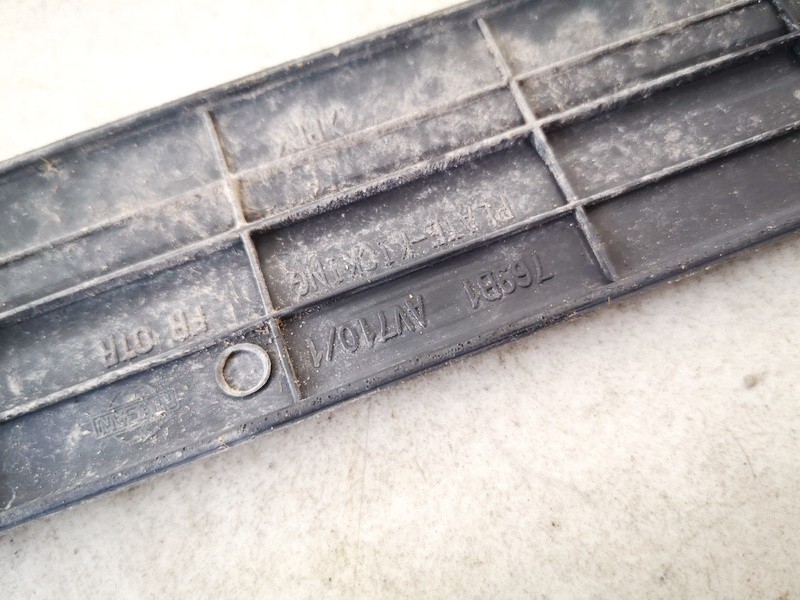 769B1AV710 Nissan Primera 2004 Iekšējā sliekšņa apdare - PRIEKŠA PA KREISI - Thumbnail 3