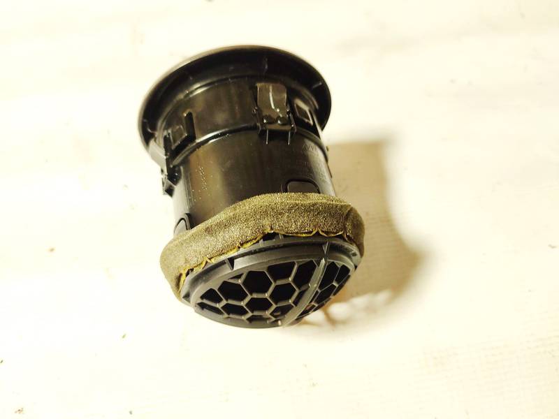 687619U00A Nissan Note 2007 Sisäilman ilmanvaihtoritilät