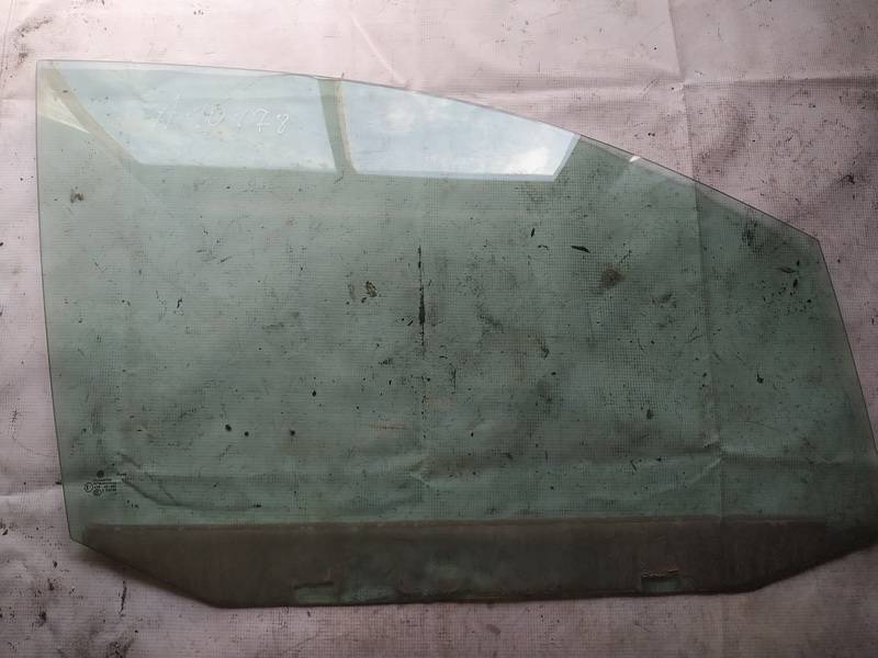 AS2 Volkswagen Touran 2005 Oven lasi - EDESSÄ OIKEALLA