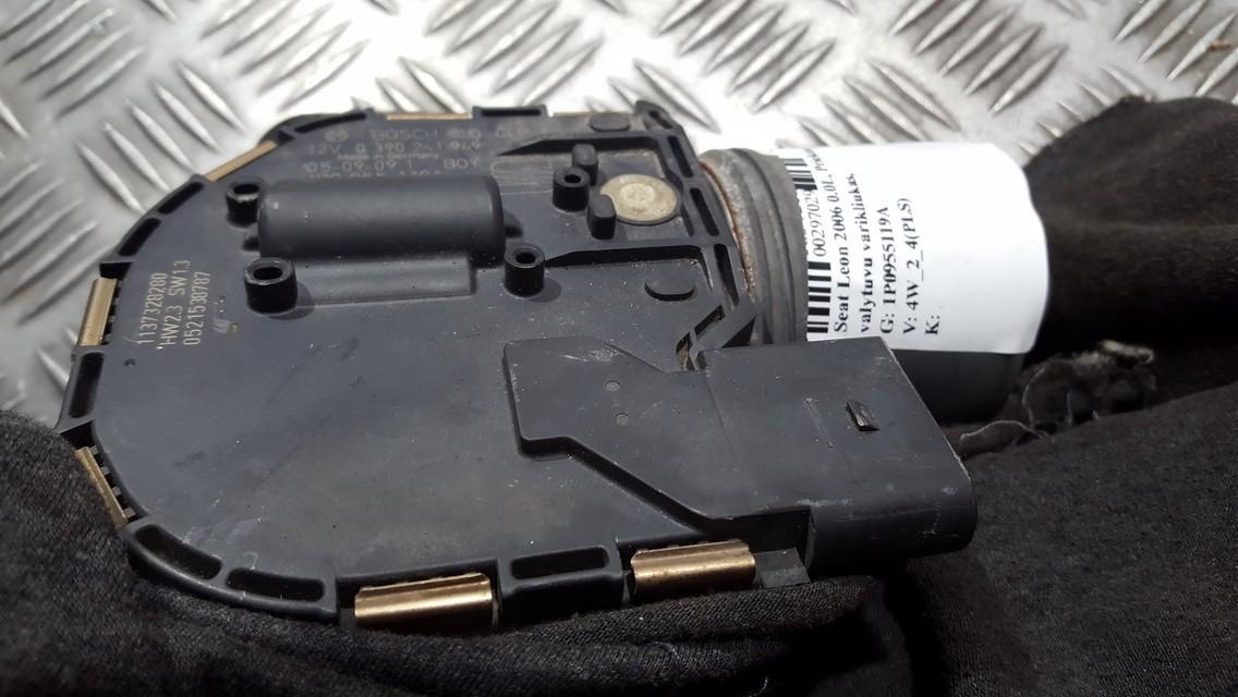 1P0955119A Seat Leon 2006 windscreen front wiper motor - FRONT