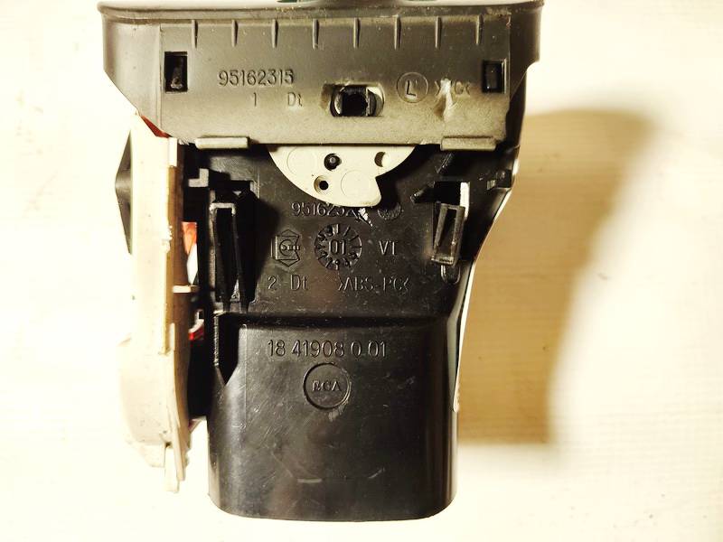 1841908001 Skoda Superb 2005 Rejilla Aireadora - 
Moldura protectora de la rejilla de ventilación lateral del panel - Thumbnail 2