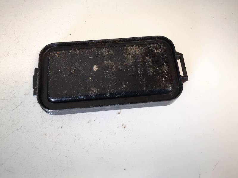 96359600 Volkswagen Bora 2000 Headlight bulb dust cover cap - FRONT - Thumbnail 3