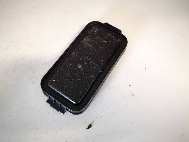 96359600 Volkswagen Bora 2000 Headlight bulb dust cover cap - FRONT - Thumbnail 2