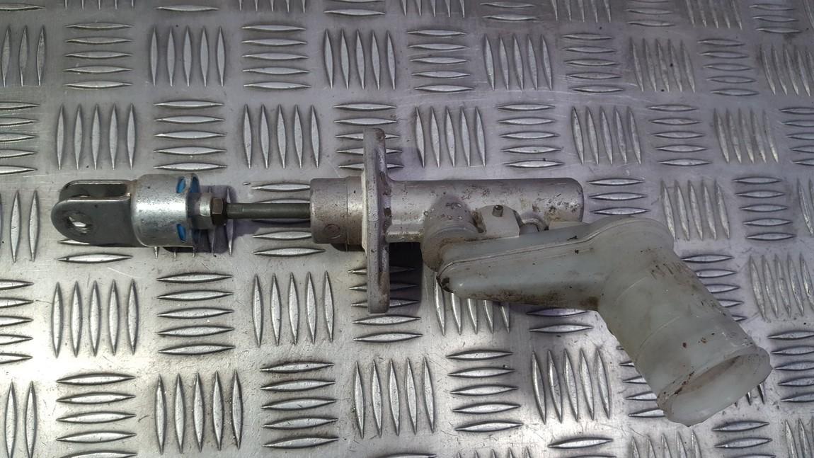 0102 Mitsubishi Pajero 2003 Pagrindinis stabdziu cilindras