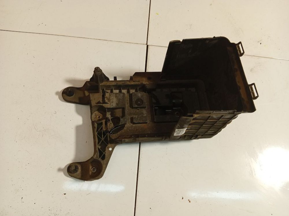 1K0915333B Volkswagen Touran 2004 Obudowa baterii - akumulatora