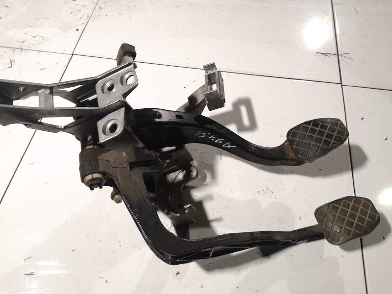 Audi A4 1995 Jarrupoljin