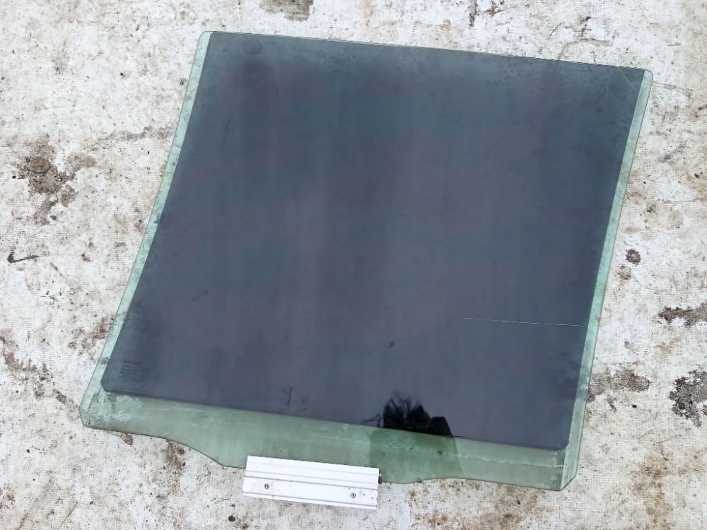43R001582 Volvo XC 90 2007 Door-Drop Glass - REAR RIGHT - Thumbnail 2