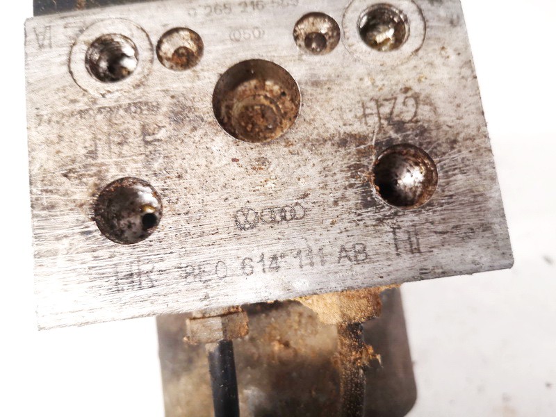 8E0614111AB Volkswagen Passat 2000 ABS Unit (ABS Brake Pump) - Thumbnail 2