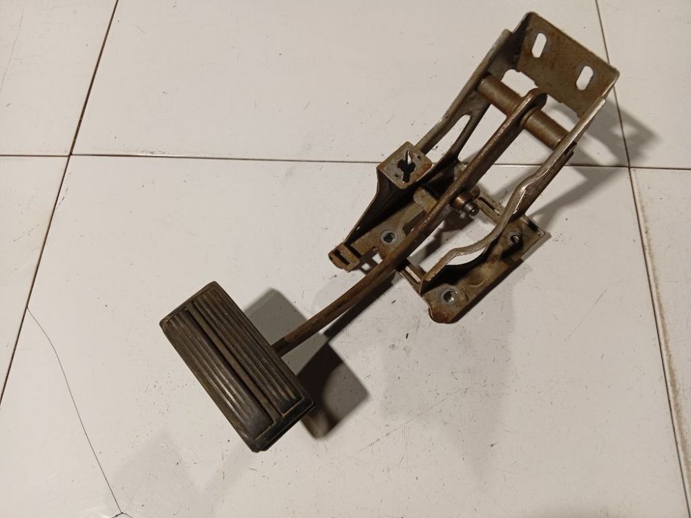 Dodge Grand Caravan 2004 Pedal work, Brake pedal, Pedal bracket, Clutch pedal