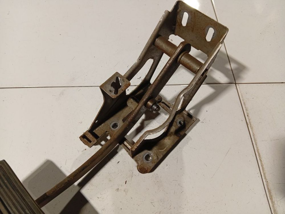 Dodge Grand Caravan 2004 Pedal work, Brake pedal, Pedal bracket, Clutch pedal - Thumbnail 3