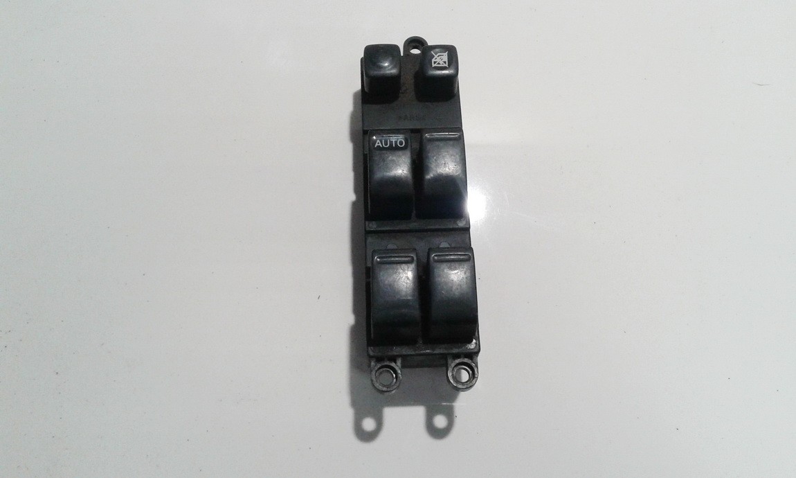 C8DD702N Nissan Primera 2003 Stiklo valdymo mygtukas (lango pakeliko mygtukai)