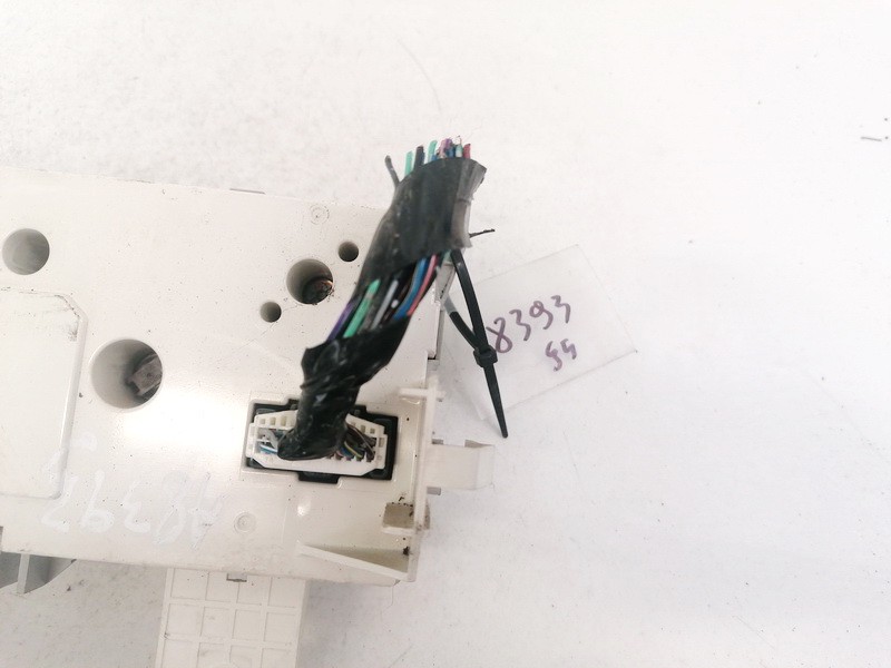 K1900CC30 Mazda 5 2006 Climate Control Panel (heater control switches) - Thumbnail 2