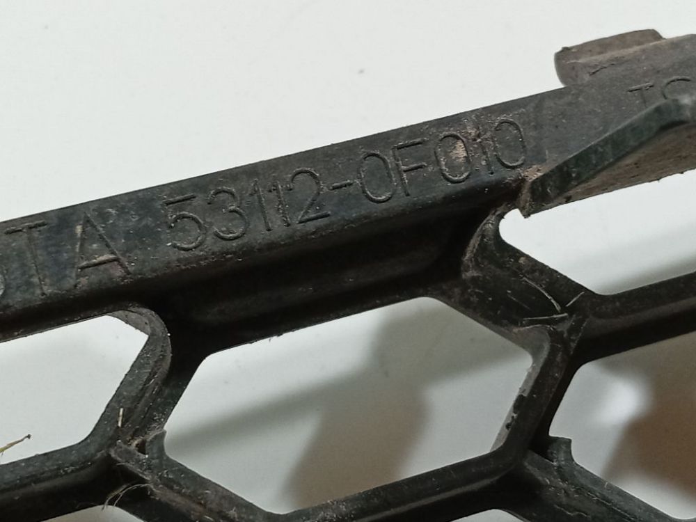 531120F010 Toyota Corolla Verso 2004 Bumper Grille - FRONT CENTER - Thumbnail 4