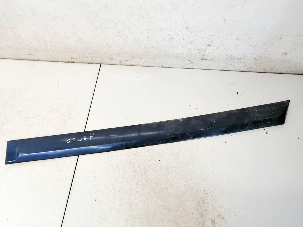 24461102 Opel Astra 2004 Etuoven lista (muoto) - TAKANA VASEMMALLA