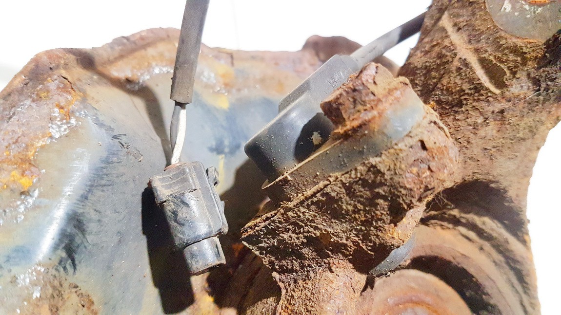 13472 Suzuki Swift 2006 ABS anturi - EDESSÄ VASEMMALLA