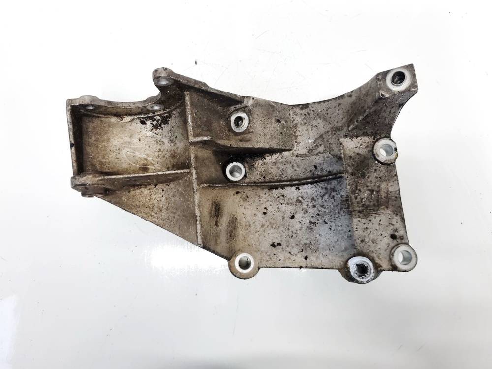 077260885M Volkswagen Touareg 2004 Moottorin kiinnike