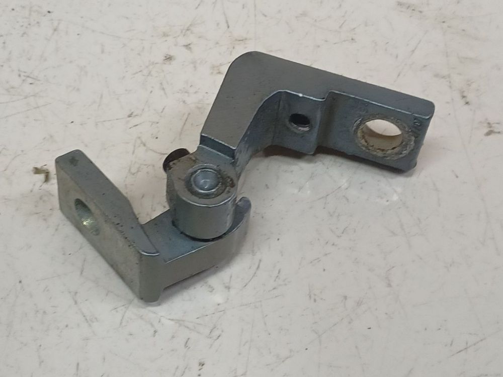 Audi A3 2007 Петля двери передней нижняя