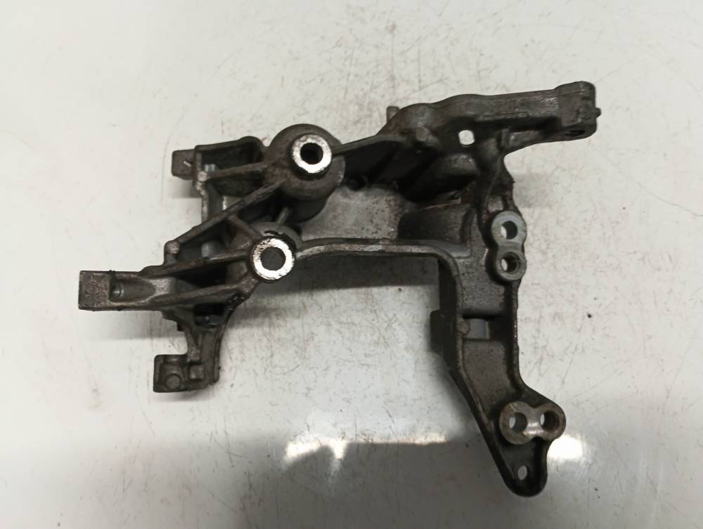 9804121180 Citroen C4 Picasso 2016 Ātrumkārbas kronšteins