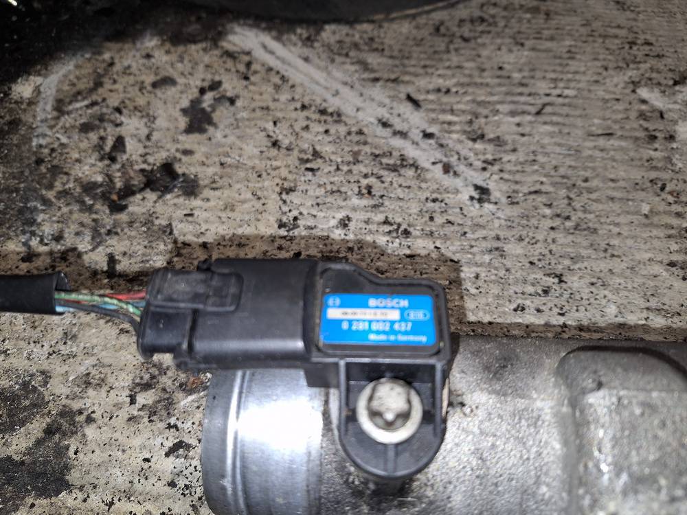 0281002437 SAAB 9-3 2001 Czujnik ciśnienia powietrza – MAP