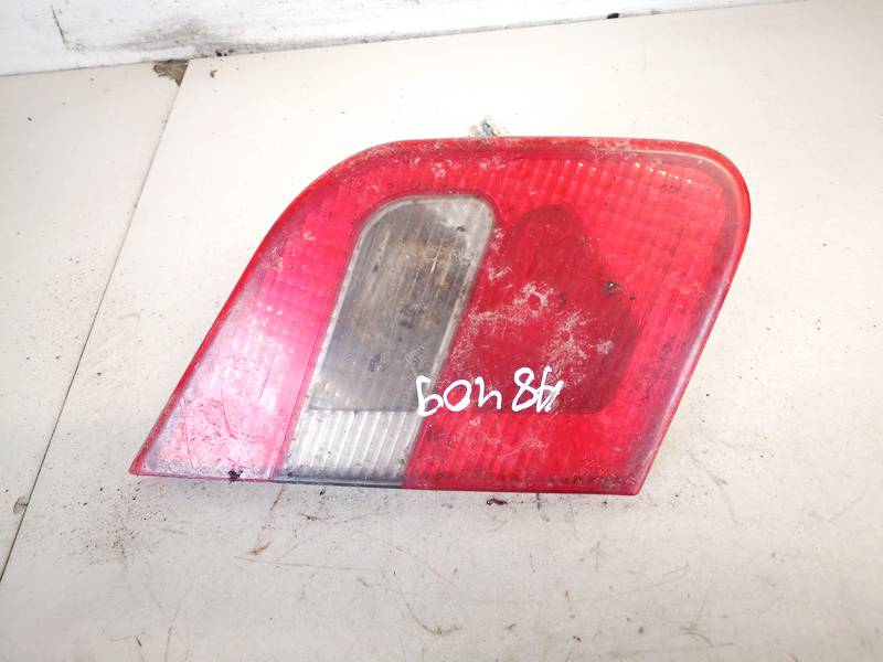 Mitsubishi Carisma 2002 Aizmugurējā vāka lukturis - AIZMUGURE PA KREISI