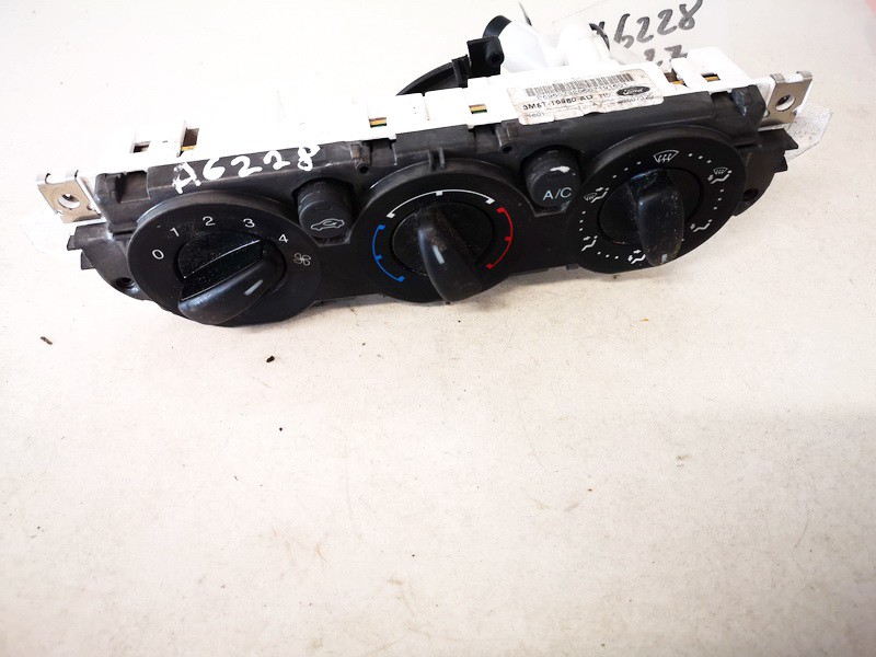 3M5T19980AD Ford Focus 2006 Climate Control Panel (heater control switches)