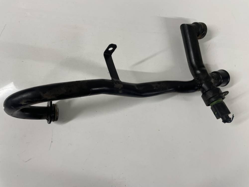 059121083A Audi A6 2001 Vandens vamzdelis