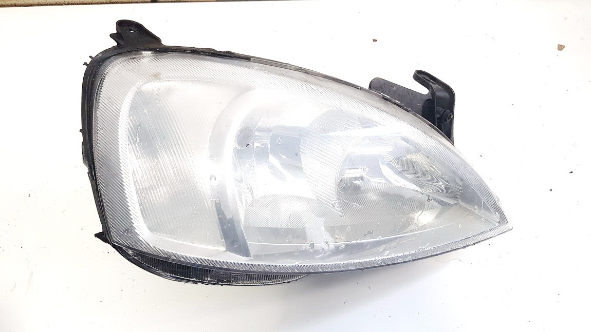 1305630346 Opel Corsa 2005 Zibintas P.D.