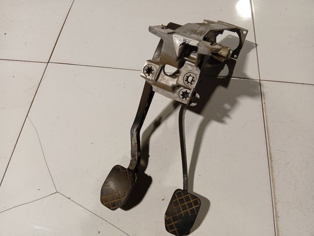 4A1721115B Audi A6 1996 тормоз педалей