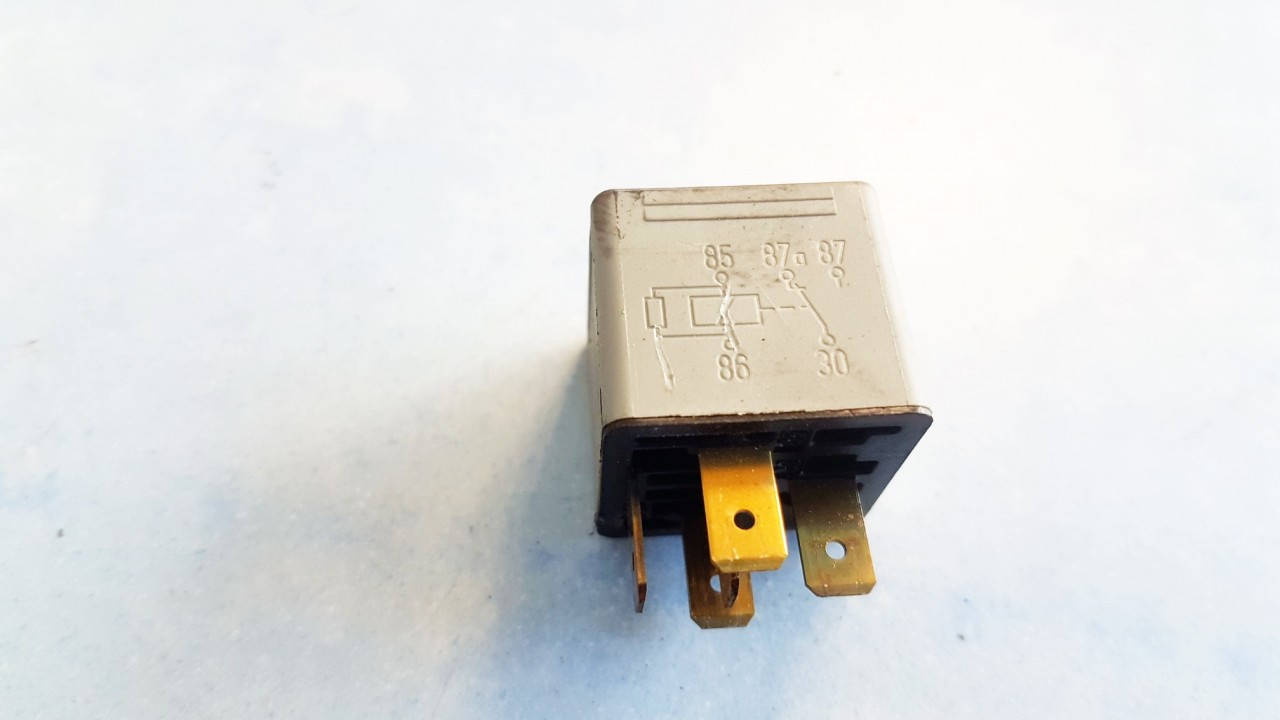 0332209159 SAAB 9-3 2000 Relay module | EuroImpex