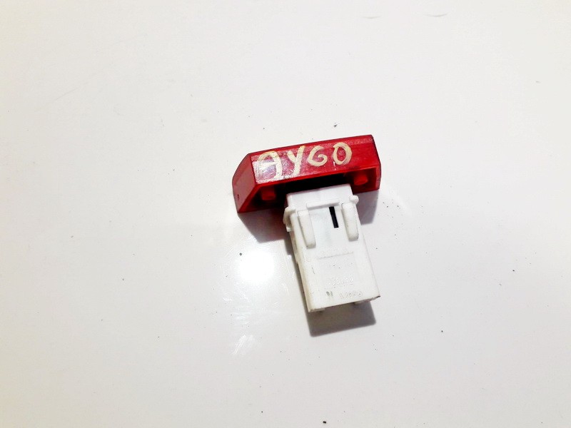 84332a0h010 a7096 Hazard switch Toyota Aygo 2006 EIS00797180 Used