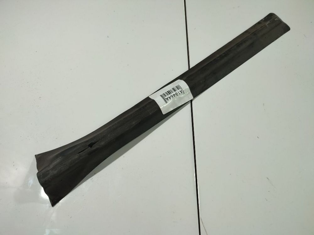 331883181 Opel Zafira 2009 Listwa szyby drzwi - PRZEDNIE PRAWE