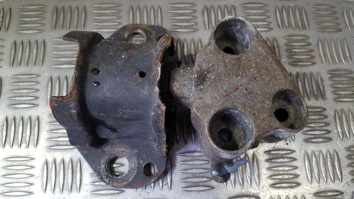 7700415087 Renault Clio 2003 Variklio pagalves bei Greiciu dezes pagalves