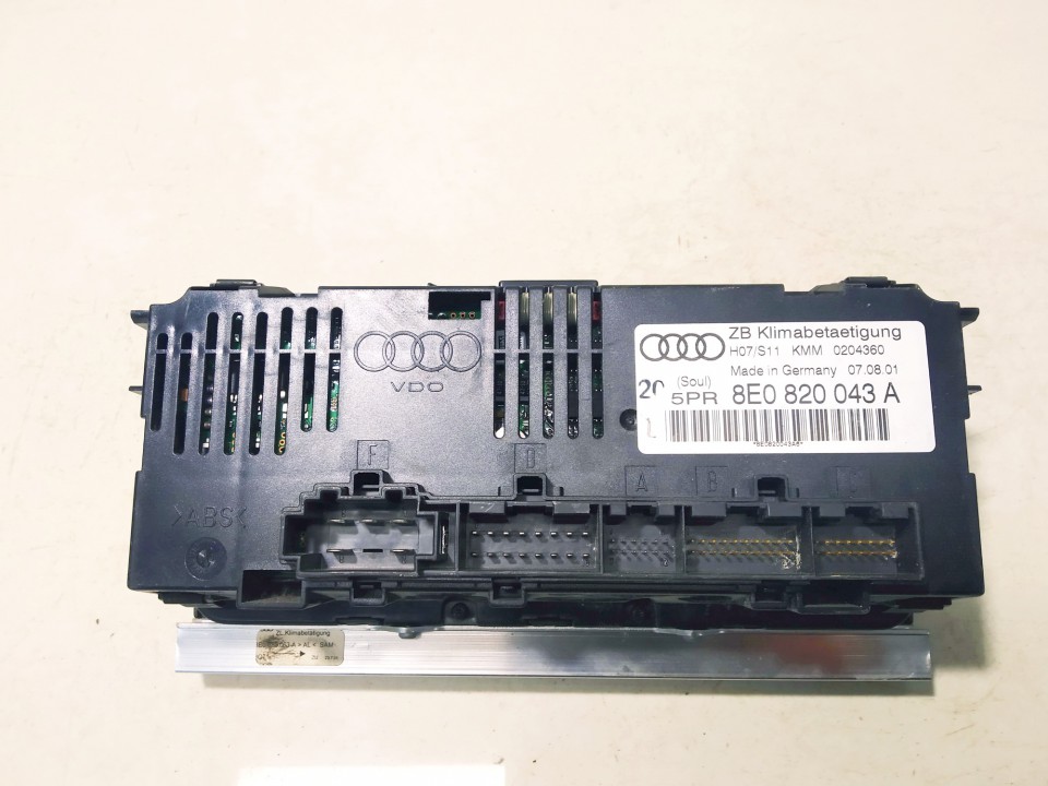 8E0820043A Audi A4 2003 Panel sterowania klimatyzacją (przełączniki ogrzewania) - Thumbnail 2